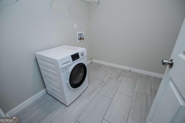 unfurnished bedroom featuring carpet, a closet, and baseboards