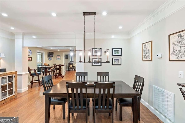 dining space featuring crown molding, light wood-type flooring, baseboards, and recessed lighting