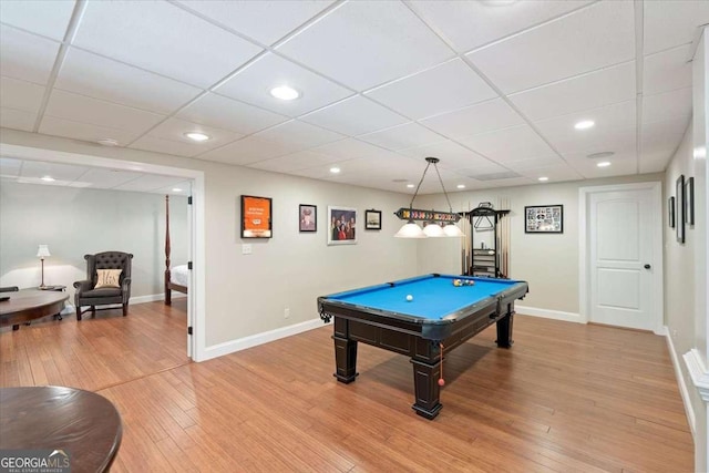 playroom featuring billiards, baseboards, light wood-style flooring, and recessed lighting