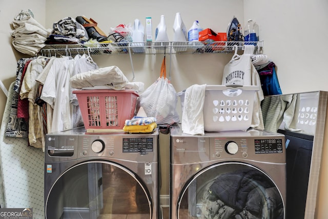 laundry room with laundry area and washer and clothes dryer