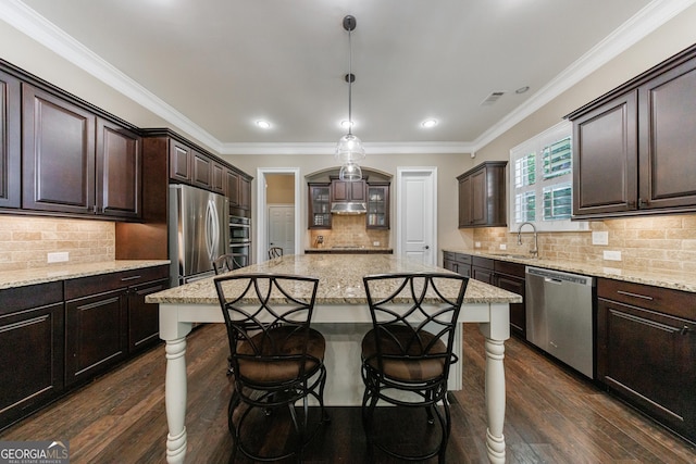 621 Oakbourne Way, Woodstock, GA 30188 - kitchen featuring stainless steel appliances, a sink, backsplash, dark wood-style floors, and crown molding