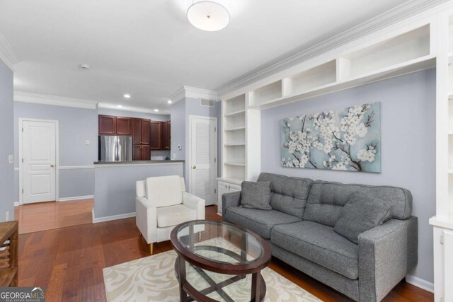 living room featuring ornamental molding, dark wood-style floors, recessed lighting, and baseboards