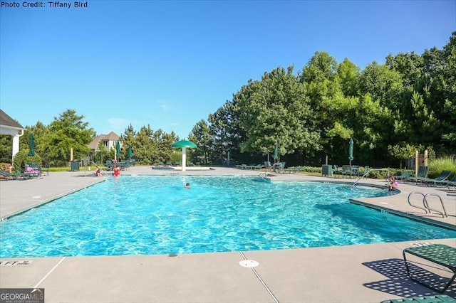 308 Jessica Way, Canton, GA 30114 - community pool with a patio