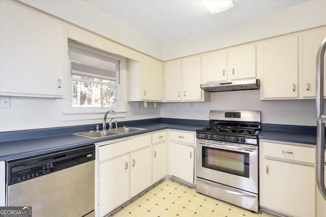 863 Hickory Bluff Rd, Waverly, GA 31565 - kitchen featuring under cabinet range hood, stainless steel gas range, a sink, dishwashing machine, and dark countertops