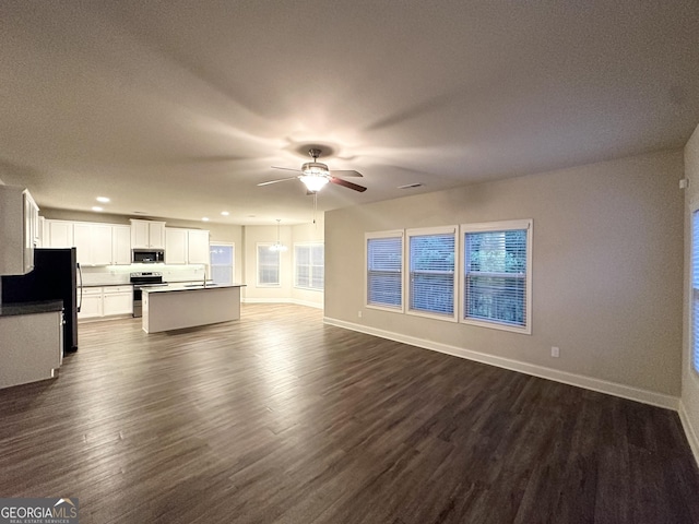 unfurnished living room featuring recessed lighting, baseboards, a ceiling fan, and dark wood-style floors