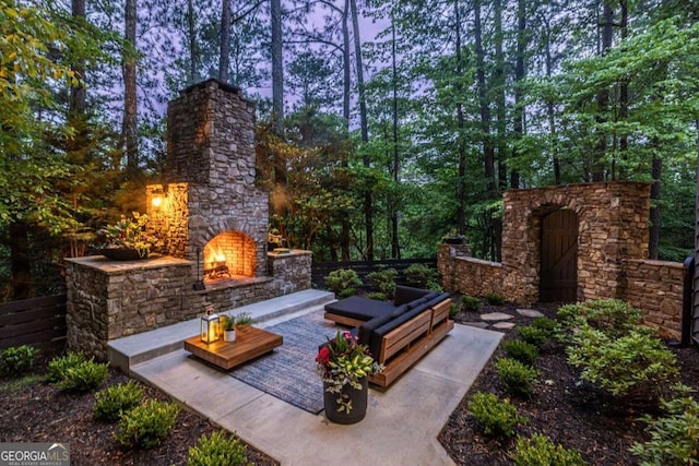 view of patio / terrace featuring an outdoor living space with a fireplace