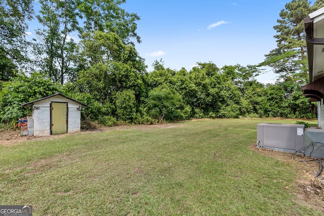 144 Bryant Rd, Cordele, GA 31015 - view of grassy yard featuring a shed and an outbuilding