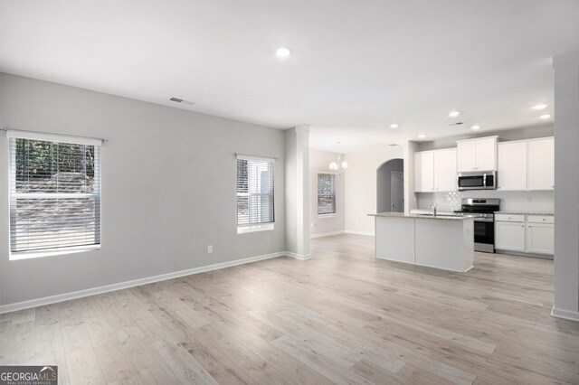 458 Ajo Way, Dallas, GA 30157 - kitchen featuring stainless steel appliances, plenty of natural light, open floor plan, light wood-style floors, and recessed lighting