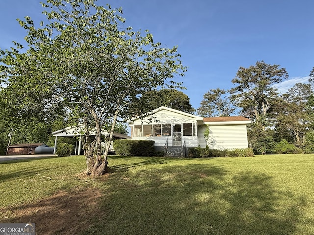 view of front of property with a front lawn
