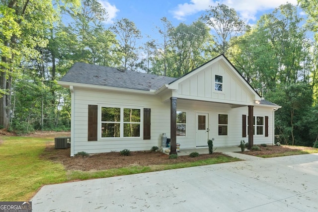 103 Spruce Ln, Eatonton, GA 31024 - modern farmhouse with board and batten siding and a front lawn