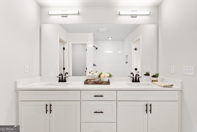 ensuite bathroom featuring ornamental molding, ceiling fan, tiled shower, recessed lighting, and a tray ceiling