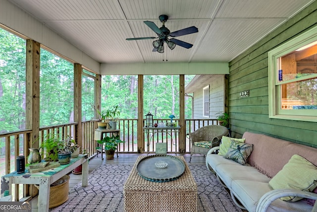 sunroom / solarium featuring a ceiling fan and outdoor lounge area