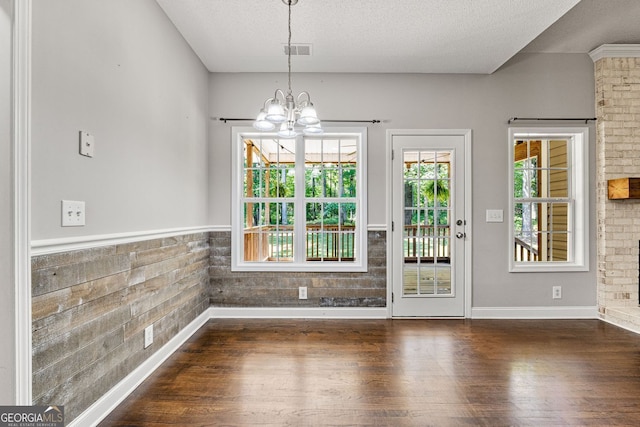 84 Creekside Ct, Zebulon, GA 30295 - unfurnished dining area with wood finished floors, a chandelier, baseboards, and a textured ceiling