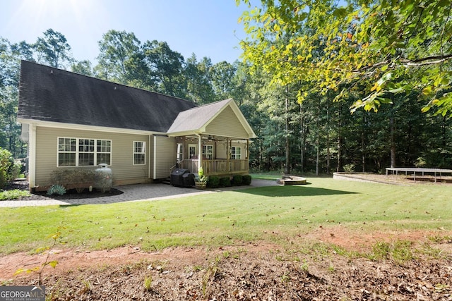 84 Creekside Ct, Zebulon, GA 30295 - view of front facade with a front lawn and a deck