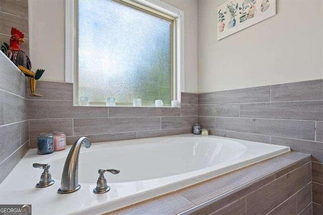 380 Longwood Pl, Dallas, GA 30132 - bathroom featuring a bath