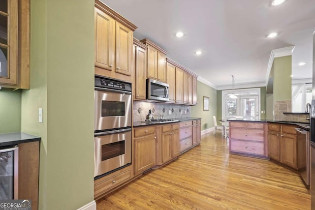 kitchen with stainless steel appliances, dark countertops, tasteful backsplash, ornamental molding, and baseboards