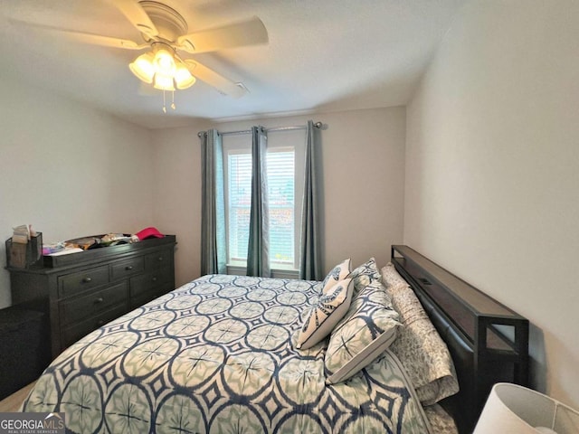 bedroom with ceiling fan