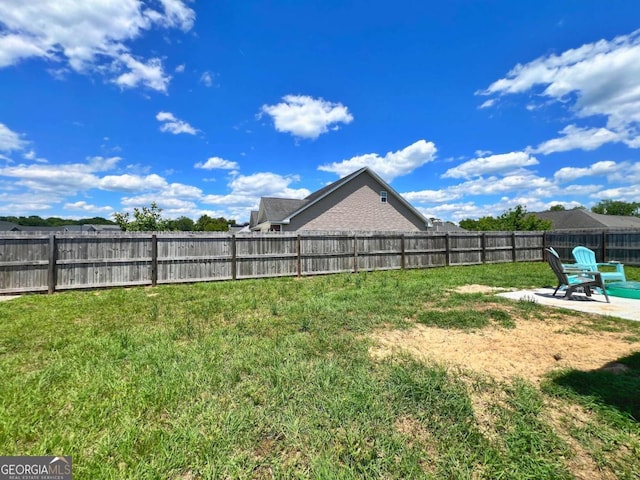 view of yard featuring a patio