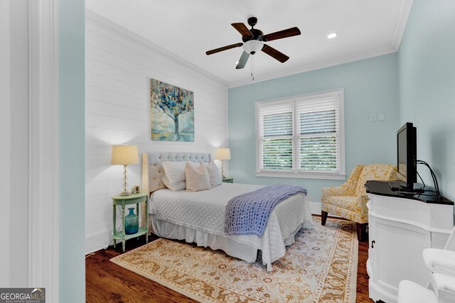 bedroom with wood finished floors, ornamental molding, baseboards, a ceiling fan, and recessed lighting
