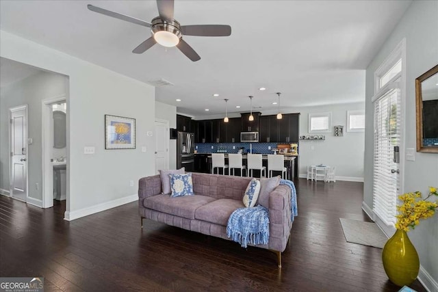 living area featuring a ceiling fan, dark wood-style flooring, baseboards, and recessed lighting