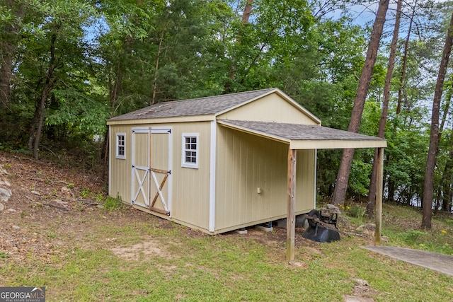 view of shed with view of wooded area