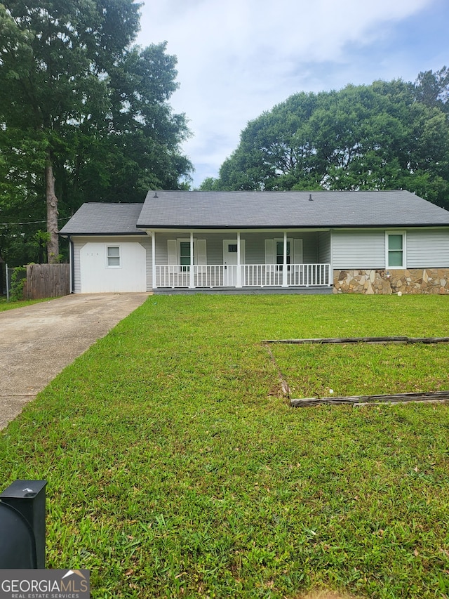 324 Cynthia Ct, Jonesboro, GA 30238 - ranch-style home featuring covered porch and driveway