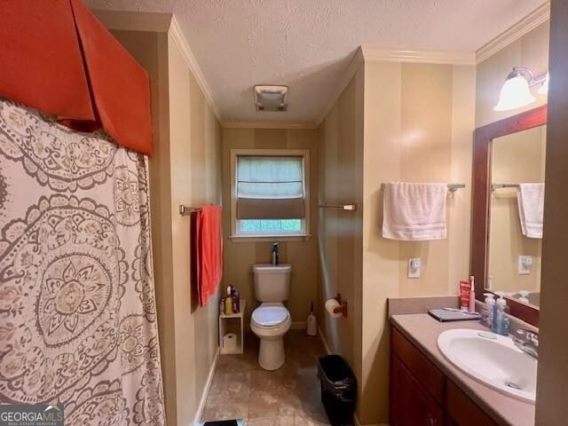 118 High Ridge Ln, Dahlonega, GA 30533 - bathroom featuring toilet, crown molding, vanity, baseboards, and a textured ceiling