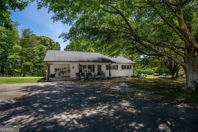 view of front facade with asphalt driveway
