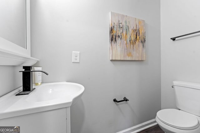 985 Columbia Dr, Decatur, GA 30030 - half bath with toilet and vanity