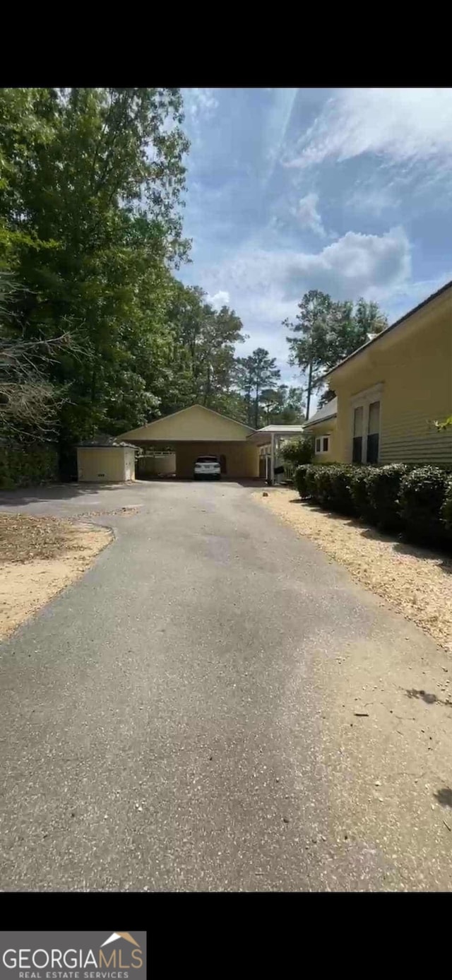 4922 Van Cise Ln, Albany, GA 31721 - view of asphalt driveway