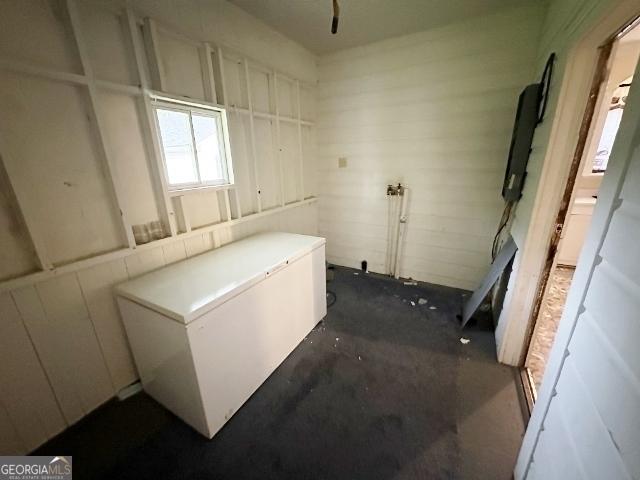210 W Church St, Swainsboro, GA 30401 - view of laundry room