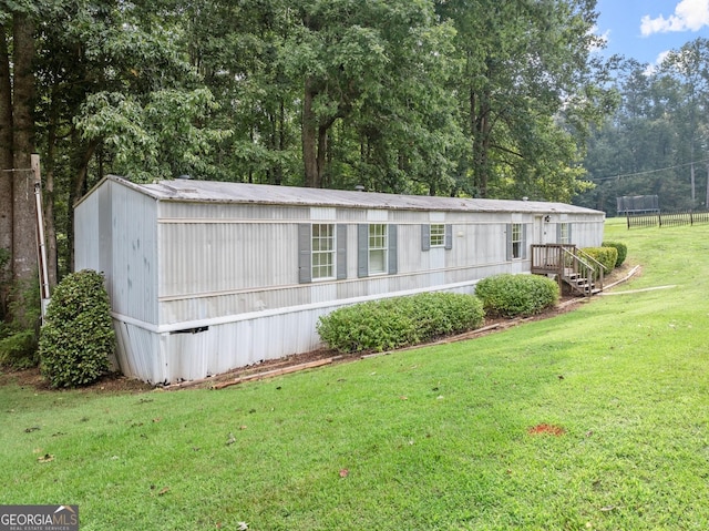 manufactured / mobile home with a front lawn