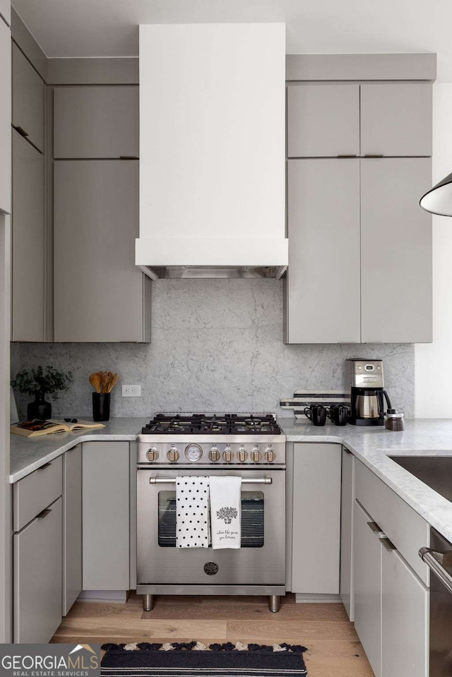 1230 Mado Loop, Chattahoochee Hills, GA 30268 - kitchen featuring stainless steel appliances, gray cabinets, light wood-type flooring, and backsplash