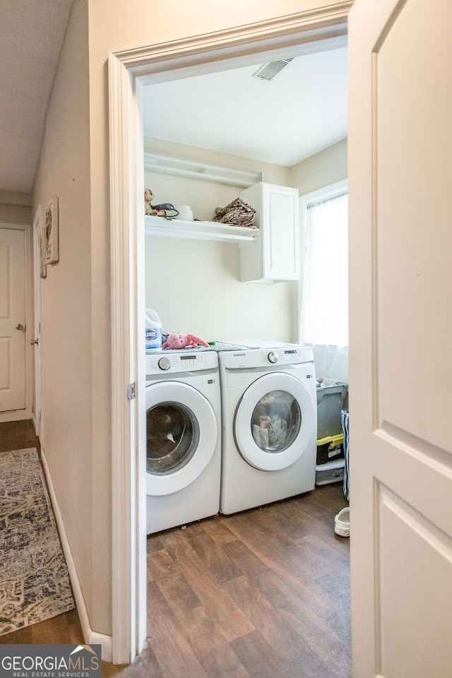 1002 Cherokee Cir, Waycross, GA 31501 - laundry room featuring wood finished floors and independent washer and dryer