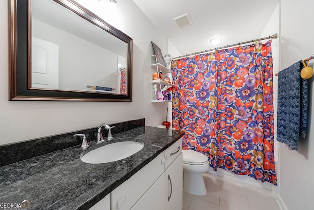 full bath featuring vanity, toilet, and curtained shower