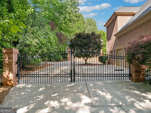 gate featuring fence