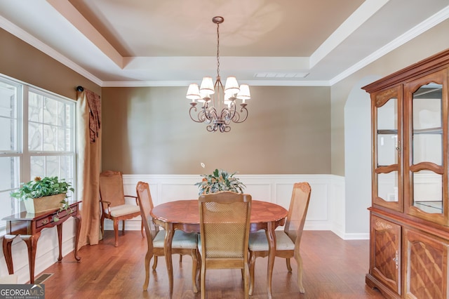 5960 Bridge Stone Ct, Cumming, GA 30028 - dining room featuring a tray ceiling, a chandelier, wood finished floors, wainscoting, and arched walkways