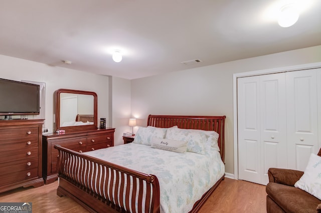 5960 Bridge Stone Ct, Cumming, GA 30028 - bedroom featuring light wood-type flooring and a closet