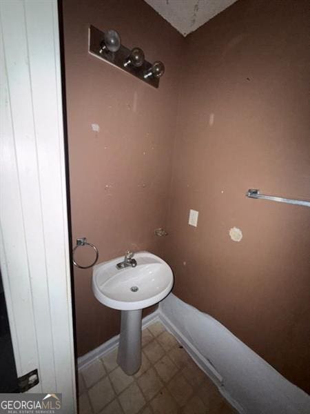 bathroom featuring tile patterned floors and baseboards
