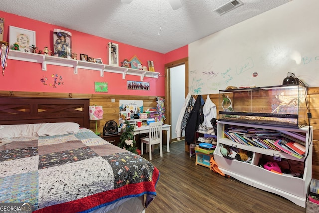 328 Willow Creek Rd, Folkston, GA 31537 - bedroom featuring wood finished floors, a textured ceiling, and ceiling fan