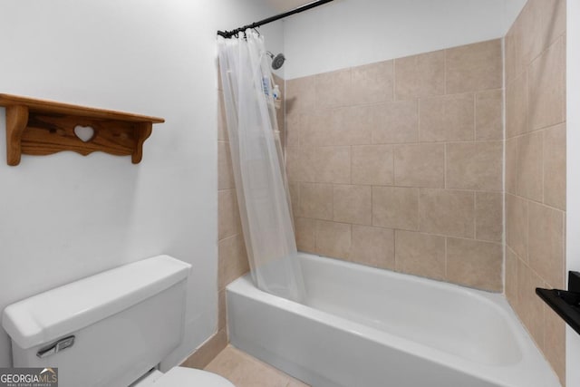 bathroom featuring toilet and shower / tub combo with curtain