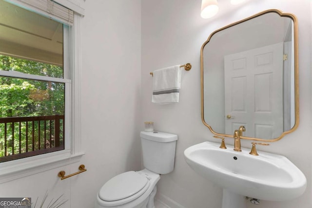 1575 Wynridge Pointe, Alpharetta, GA 30005 - bathroom featuring toilet, baseboards, and a sink