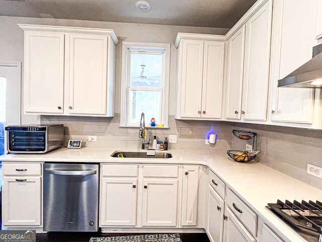 7860 Bristol Valley Dr, Cumming, GA 30028 - kitchen with appliances with stainless steel finishes, a sink, white cabinets, tasteful backsplash, and light countertops