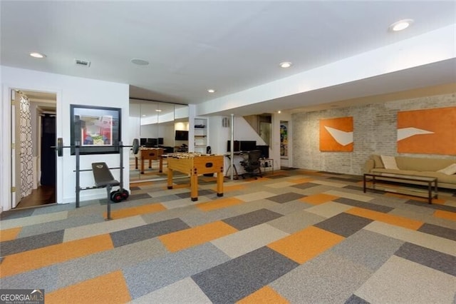 recreation room featuring carpet floors, an office area, and recessed lighting