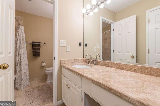 28106 Plantation Dr NE, Atlanta, GA 30324 - full bathroom featuring tile patterned flooring, toilet, vanity, a chandelier, and curtained shower