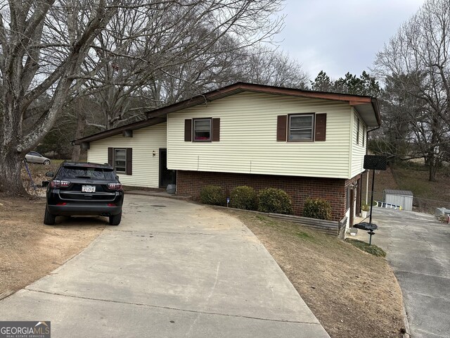 2195 Wilson Rd NW, Conyers, GA 30012 - split level home featuring concrete driveway