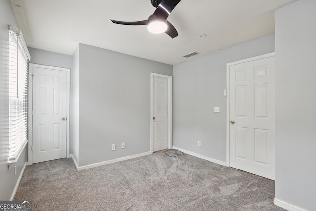 unfurnished bedroom featuring carpet floors, baseboards, and a ceiling fan