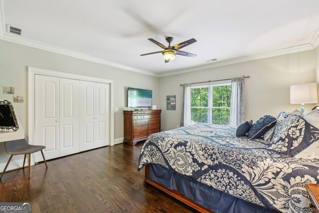 895 Freemanwood Ln, Milton, GA 30004 - bedroom featuring a closet, wood finished floors, crown molding, and a ceiling fan