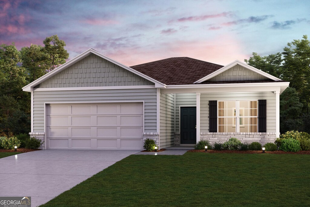 view of front of house with driveway, an attached garage, a yard, and a shingled roof