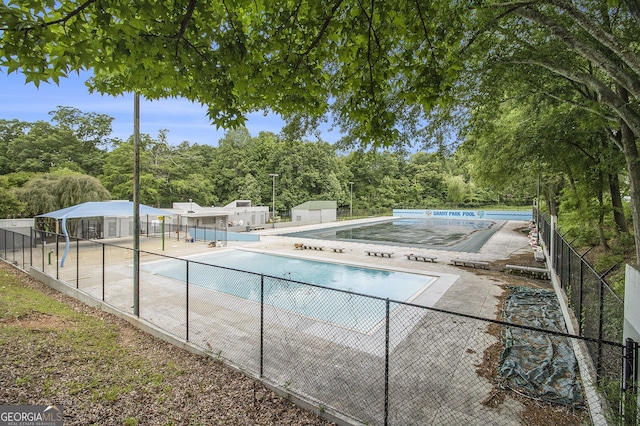 387 Skylar Way SE, Atlanta, GA 30315 - community pool with a patio area